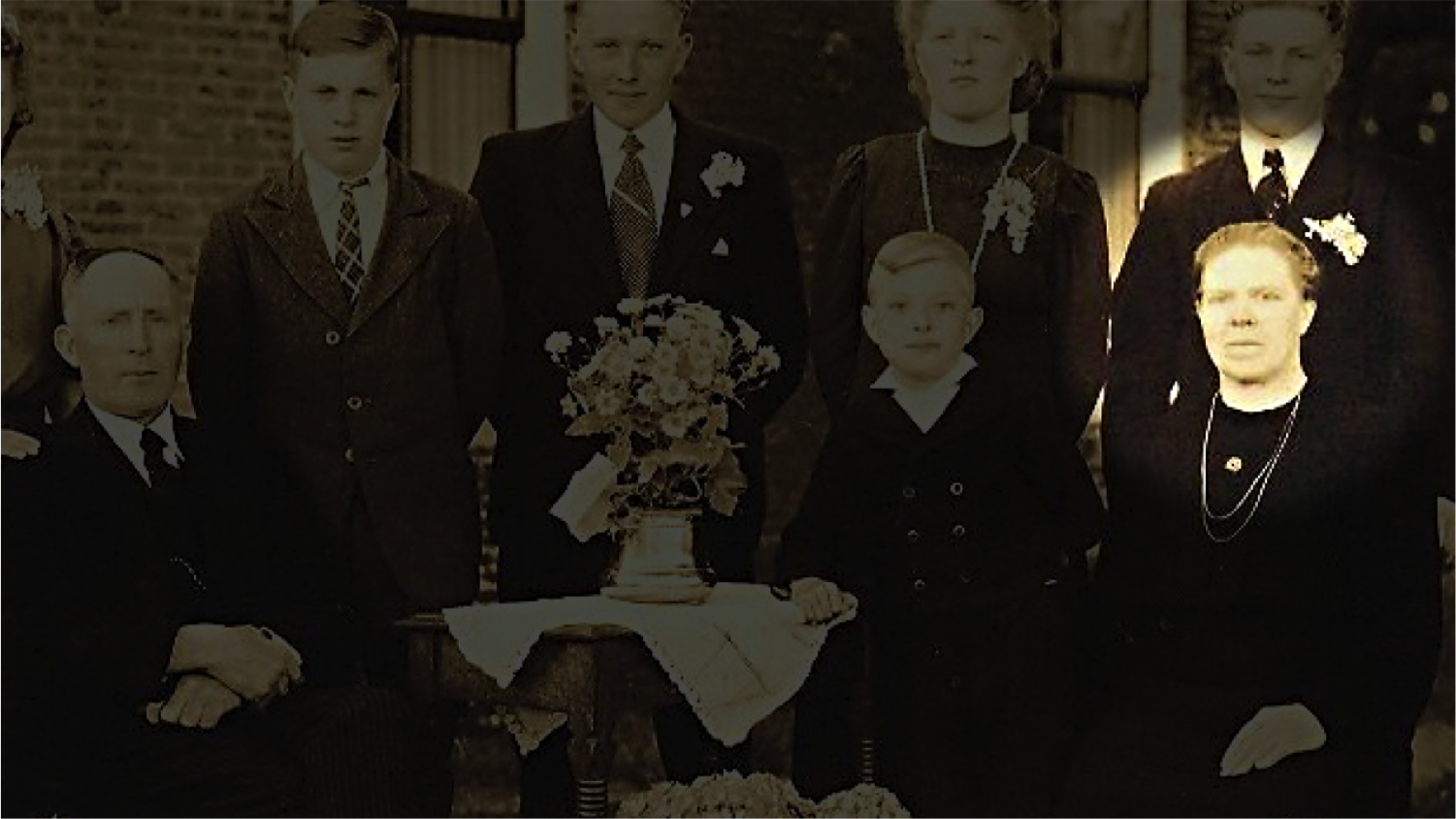 Grietje Hiddema (far right).
